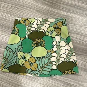 Zara psychedelic a-line mini in M. Retro print